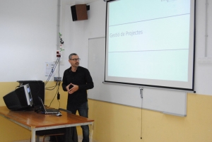 Jordi Serrat, consultor de MPMSoftware a la segona trobada cicle de conferencies de TICAnoaia a alumnes del Milà i Fontanals